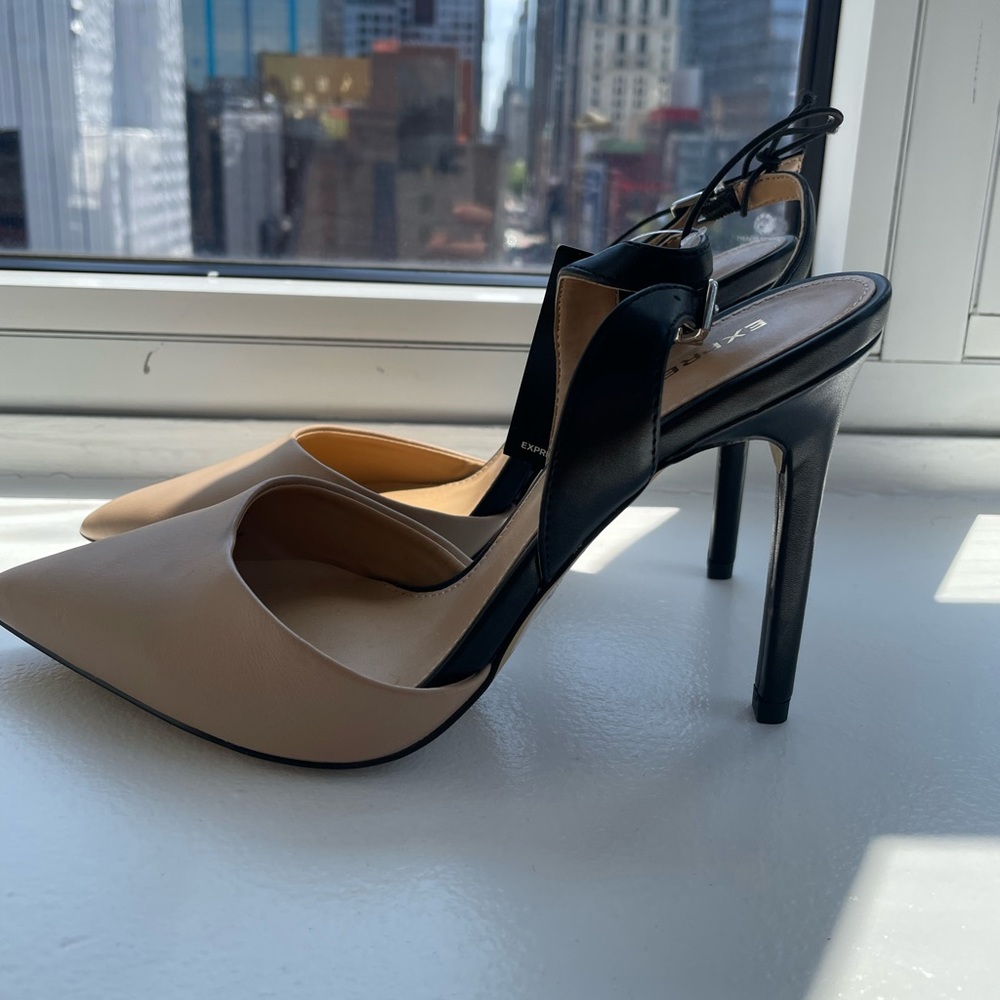 Two tone buckle heels 👠👠